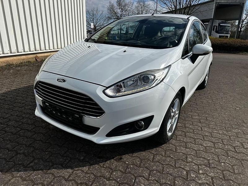 Gebraucht Ford Fiesta Titanium 101 PS (74 kW) 2013 Weiß Kleinwagen