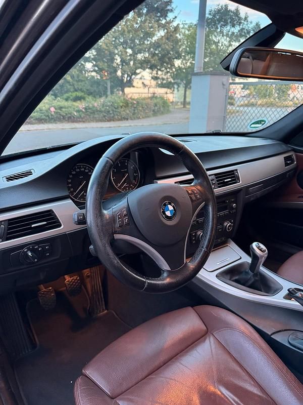 Grau Gebraucht 2008 BMW 318 Limousine | 5.500 € (Etwas zu teuer) - Bild 1/4