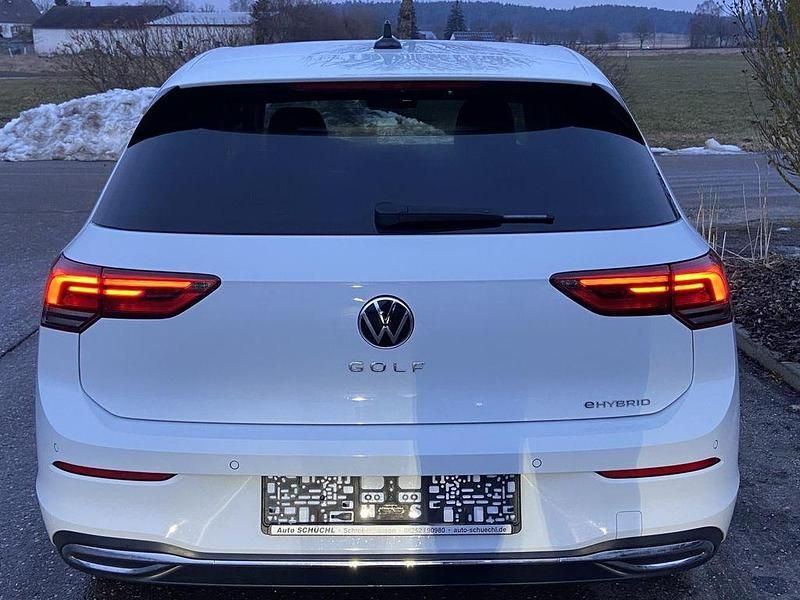 Gebraucht VW Golf VIII Active 204 PS (150 kW) 2022 Weiß Limousine