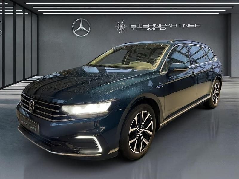 Gebraucht VW Passat GTE 156 PS (114 kW) 2021 Aquamarinblau Kombi