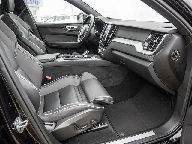 Używany Volvo XC60 Plus 250 KM (183 kW) 2024 Czarny SUV