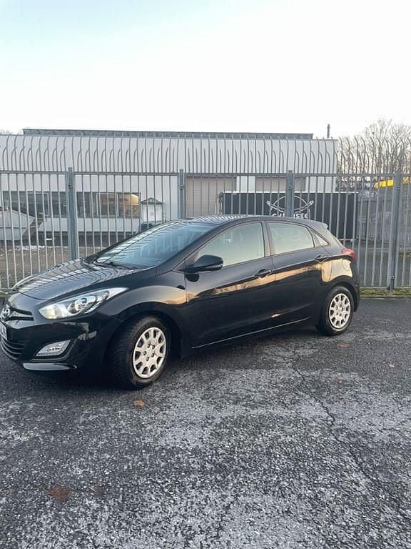 Schwarz Gebraucht 2014 Hyundai i30 Edition Limousine | 6.900 € (Fairer Preis) - Bild 1/4