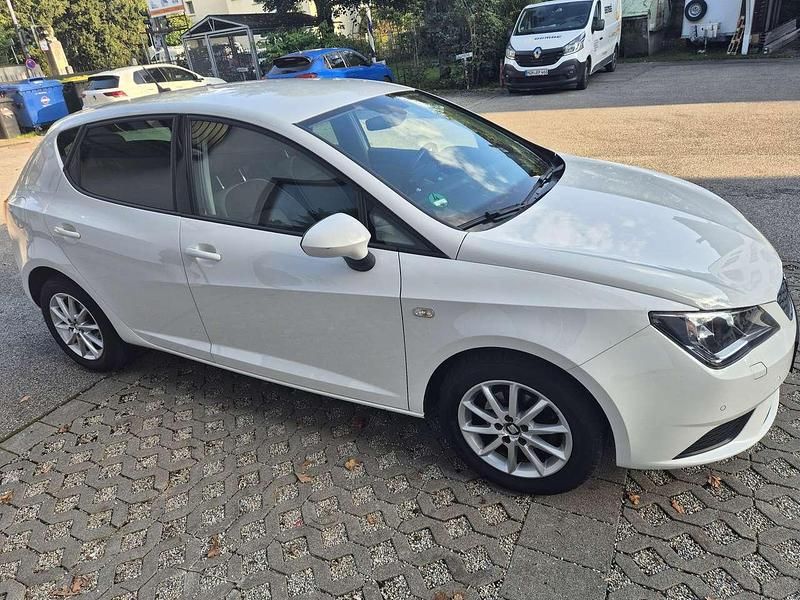Weiß Gebraucht 2016 Seat Ibiza Style Kleinwagen | 7.500 € (Fairer Preis) - Bild 1/4