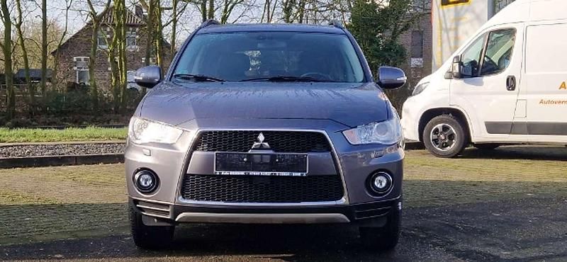 Gebraucht Mitsubishi Outlander Invite 147 PS (108 kW) 2011 Effektgrau SUV