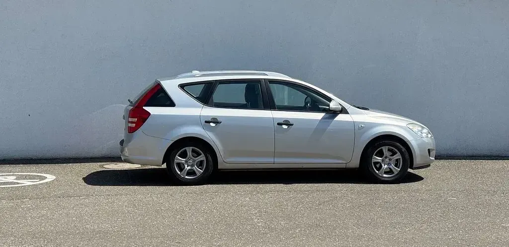 Usado Kia Ceed 126 CV (92 kW) 2008 Plateado Utilitario