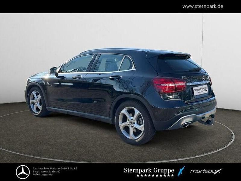 Gebraucht Mercedes GLA180 122 PS (89 kW) 2020 Schwarz SUV