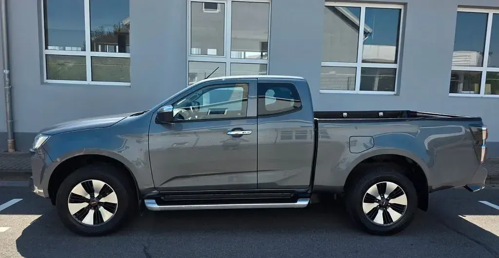 Gebraucht Isuzu D-Max 163 PS (119 kW) 2022 Grau Pickup