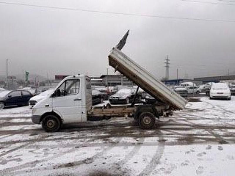 Weiss Gebraucht 2003 Mercedes Sprinter | 8.450 € (Fairer Preis) - Bild 1/4