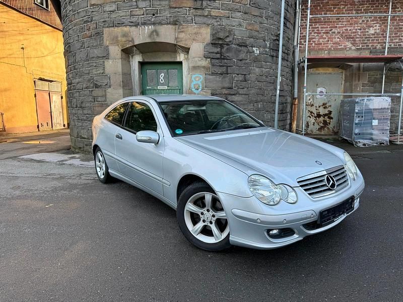 Silber Gebraucht 2006 Mercedes C200 Coupé | 4.200 € (Fairer Preis) - Bild 1/4