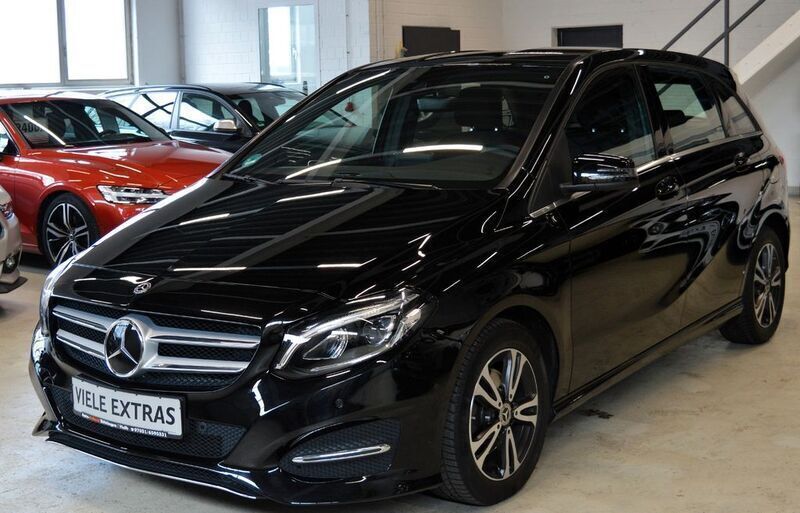 Schwarz Gebraucht 2017 Mercedes B180 Van / Kleinbus | 17.400 € (Fairer Preis) - Bild 1/4