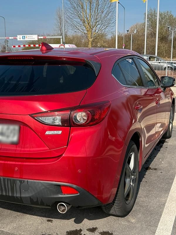 Gebraucht Mazda 3 105 PS (77 kW) 2017 Rot Kleinwagen