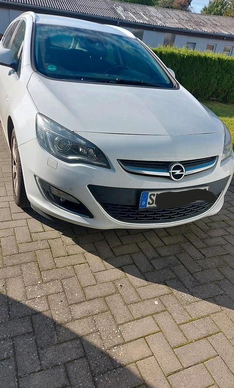 Weiß Gebraucht 2014 Opel Astra Kombi | 3.400 € (Superpreis) - Bild 1/4