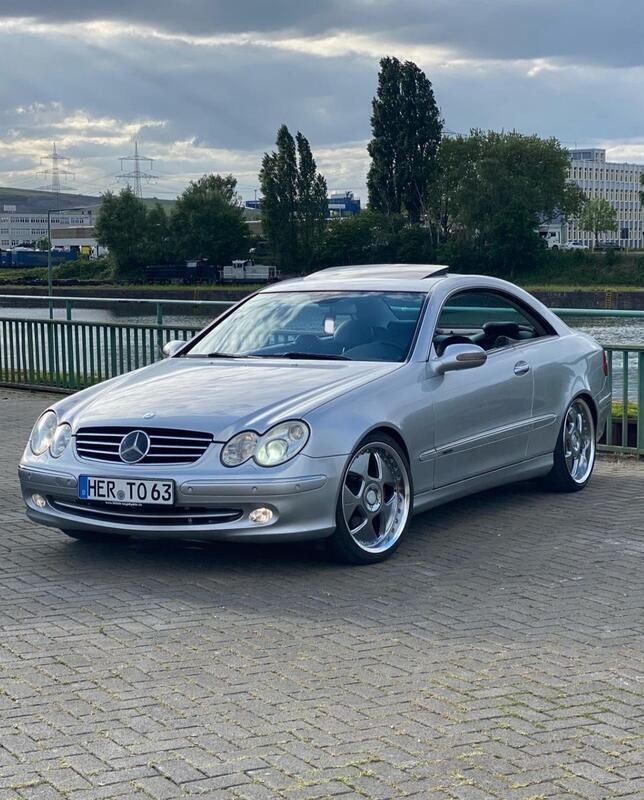 Silber Gebraucht 2003 Mercedes CLK320 Avantgarde Coupé | 6.699 € (Teuer) - Bild 1/4