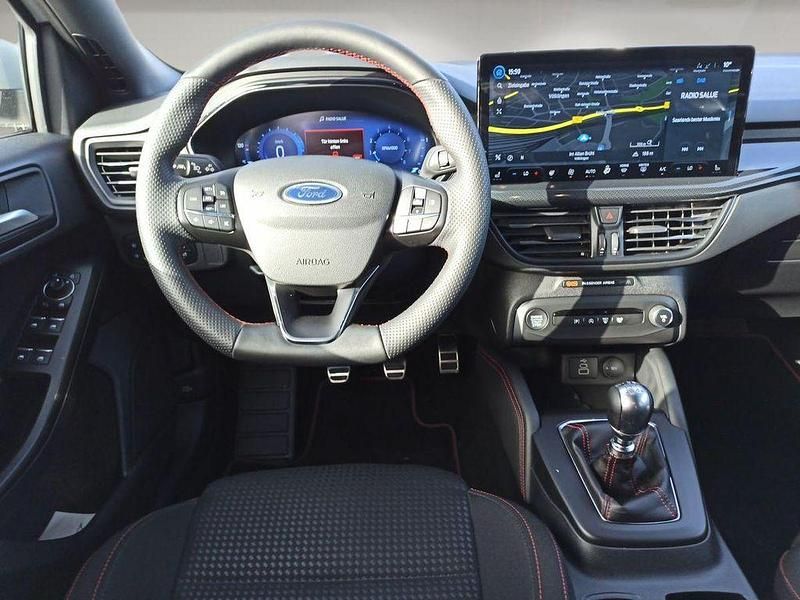 Gebraucht Ford Focus ST-Line X 155 PS (114 kW) 2023 Polar silber metallic Limousine