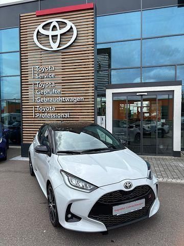 Schwarz Gebraucht 2022 Toyota Yaris Hybrid Sport Kleinwagen | 20.880 € (Teuer) - Bild 1/4