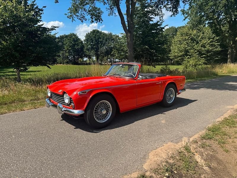 Rot Gebraucht 1968 Triumph TR5 Cabrio | 34.950 € - Bild 1/4
