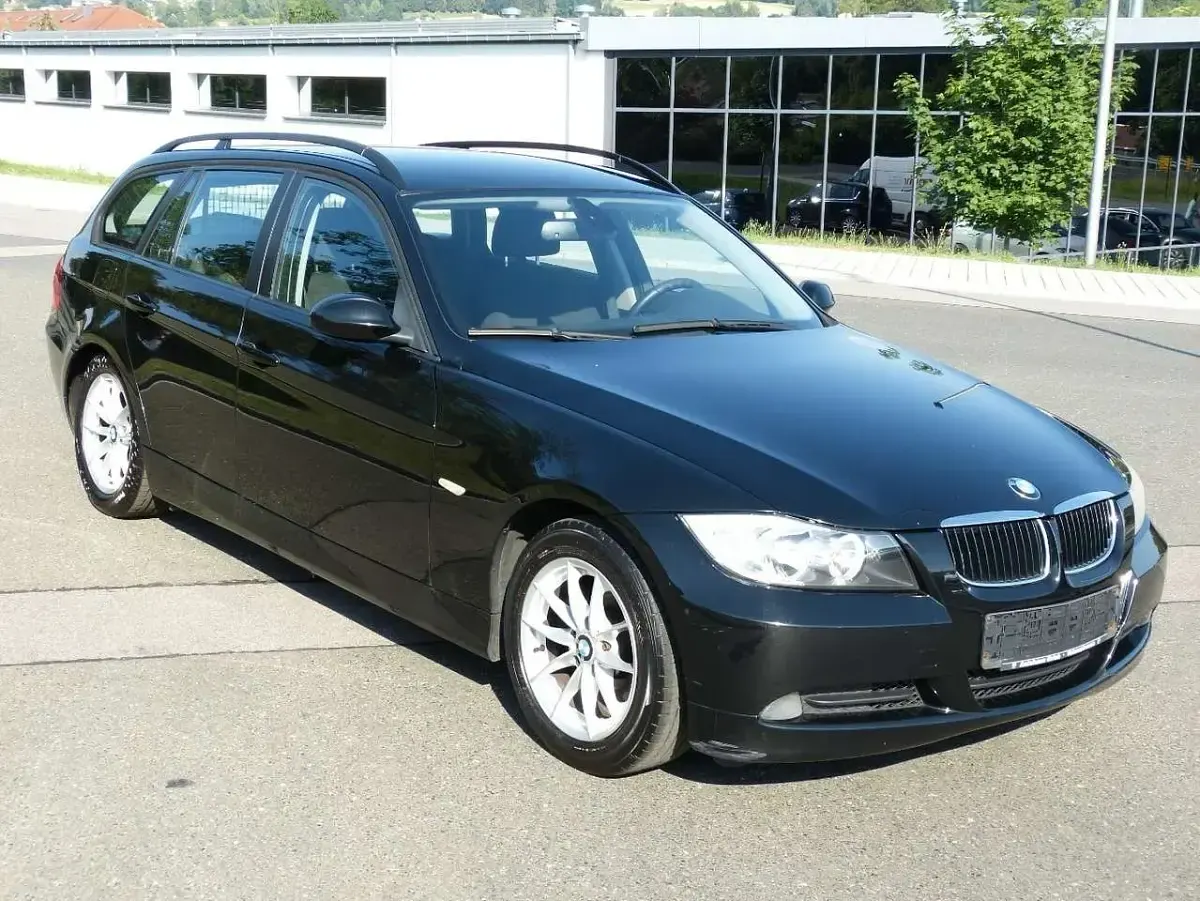 Gebraucht BMW 320 163 PS (119 kW) 2007 Schwarz Kombi