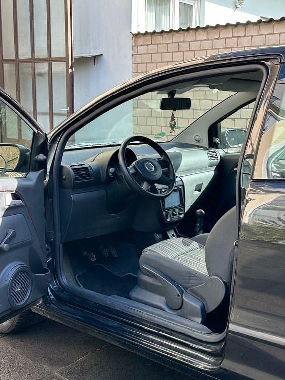 Gebraucht VW Fox 54 PS (39 kW) 2005 Schwarz Kleinwagen