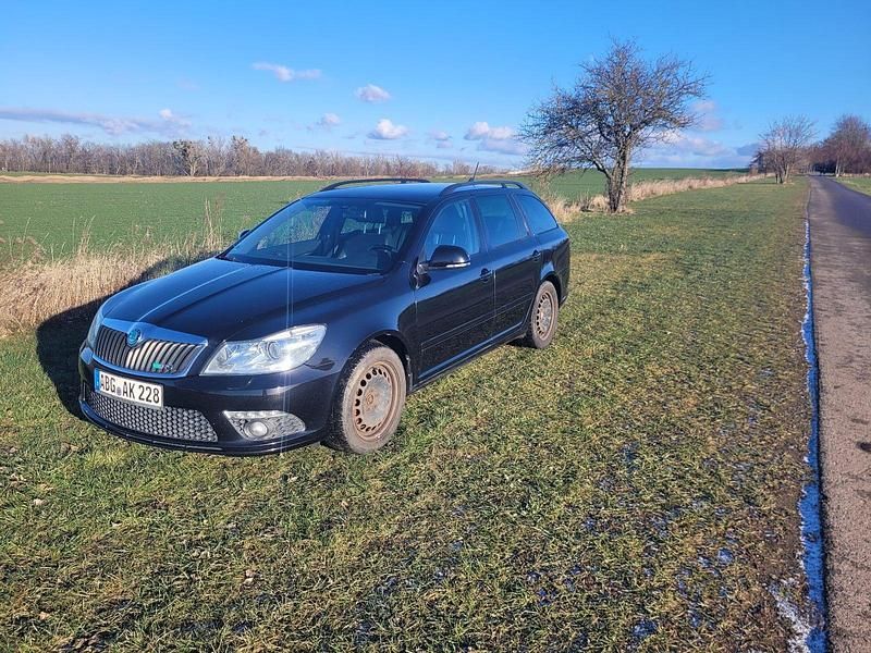 Schwarz Gebraucht 2012 Skoda Octavia RS Kombi | 6.995 € (Superpreis) - Bild 1/4