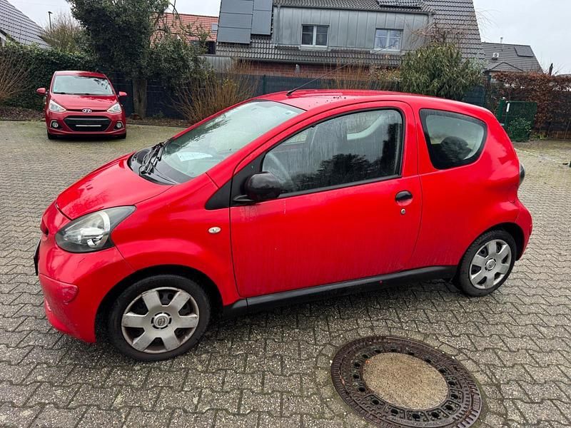 Gebraucht Toyota Aygo 68 PS (50 kW) 2009 Rot Kleinwagen