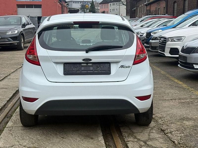 Gebraucht Ford Fiesta Champions Edition 60 PS (44 kW) 2012 Weiß Kleinwagen