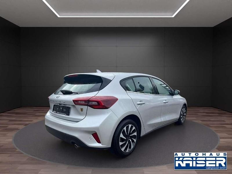 Gebraucht Ford Focus Titanium 125 PS (91 kW) 2024 Silber Limousine