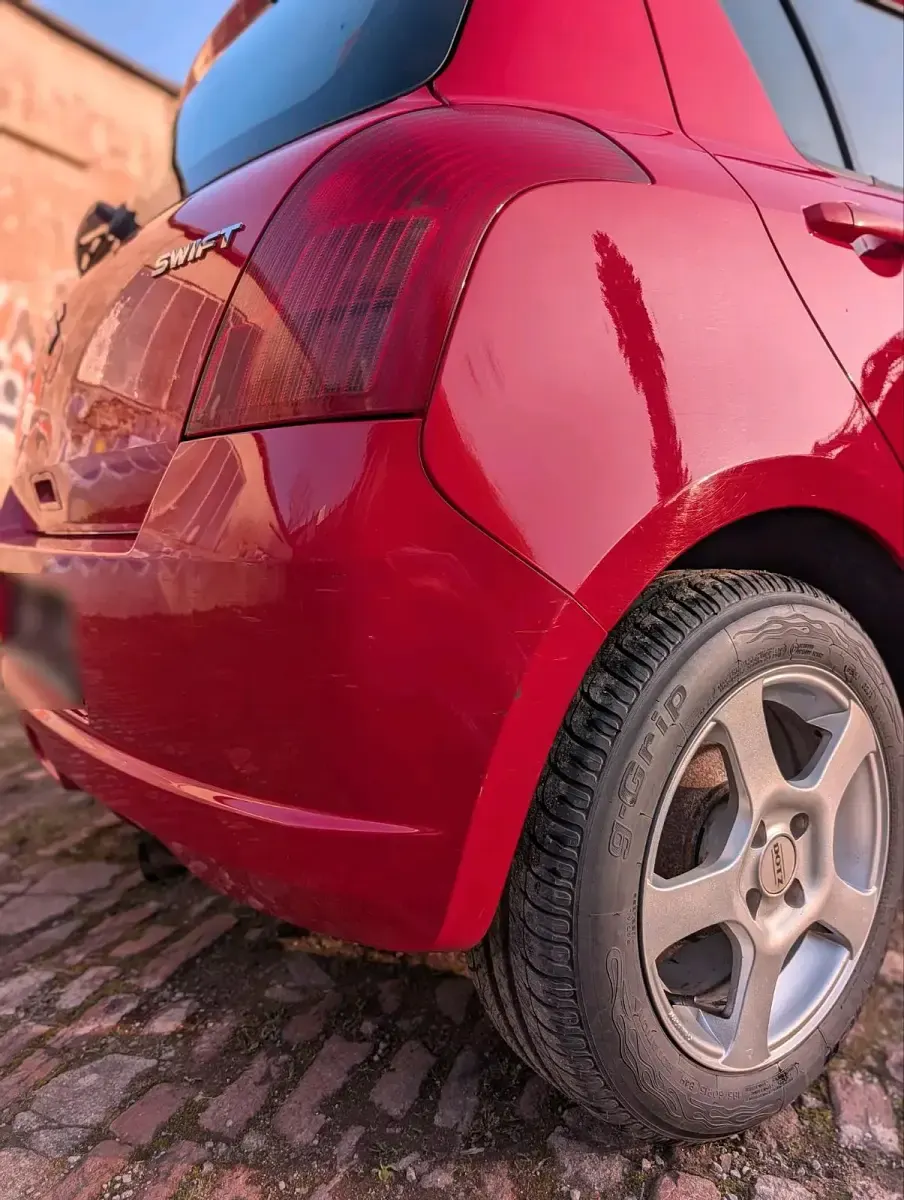 Usado Suzuki Swift 92 HP (67 kW) 2005 Vermelho Citadino