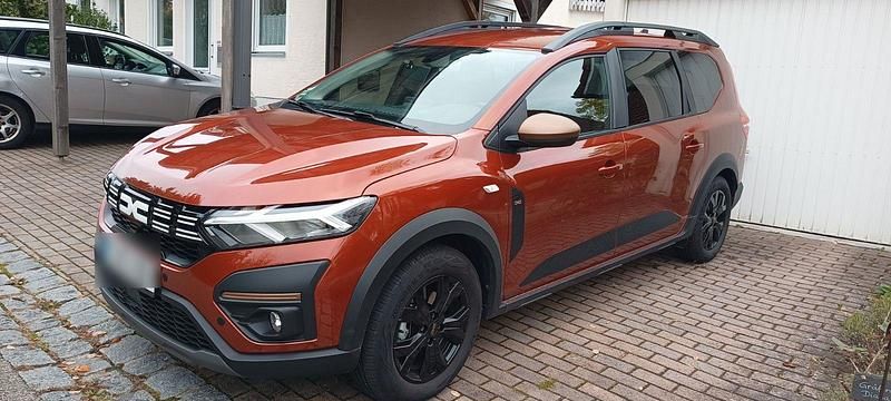 Braun Gebraucht 2023 Dacia Jogger Extreme Kombi | 22.800 € (Guter Preis) - Bild 1/4