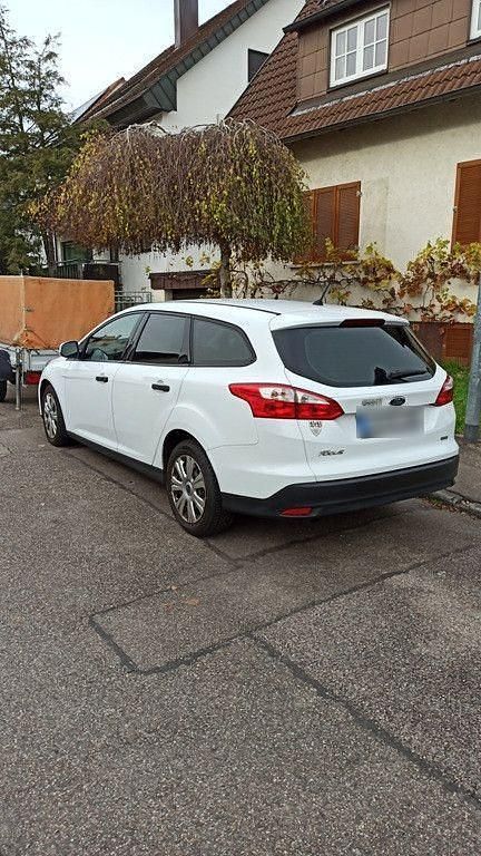 Gebraucht Ford Focus Ambiente 101 PS (74 kW) 2014 Weiß Kombi