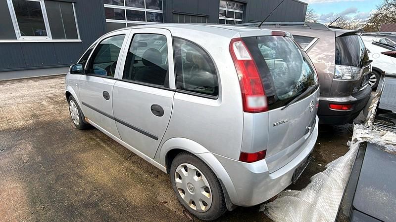 Gebraucht Opel Meriva 125 PS (91 kW) 2003 Silber Van / Kleinbus