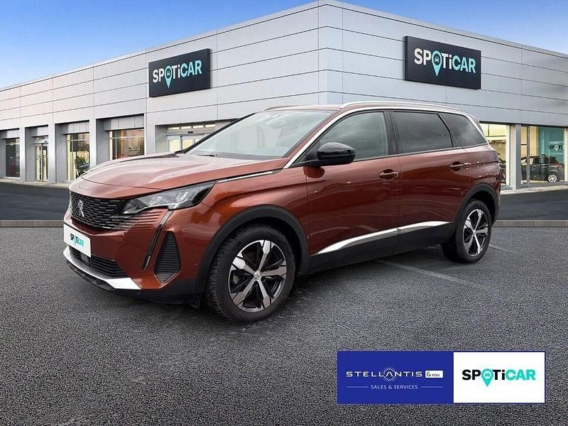 Braun Gebraucht 2023 Peugeot 5008 Allure Van / Kleinbus | 25.980 € (Guter Preis) - Bild 1/4