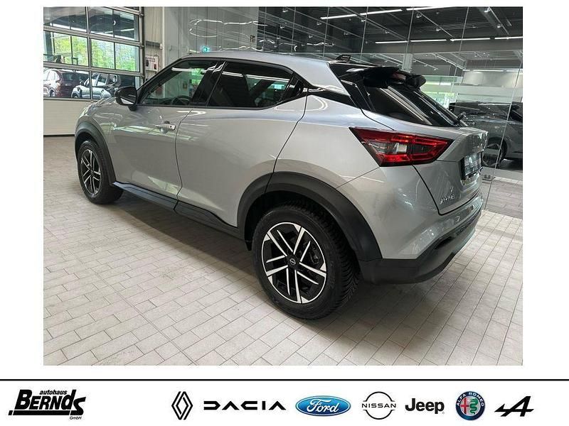 Gebraucht Nissan Juke N-Connecta 114 PS (83 kW) 2024 Silver metallic (ky0g) SUV