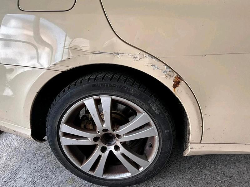 Gebraucht Mercedes E200 136 PS (100 kW) 2014 Gelb Limousine