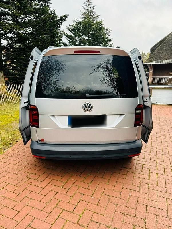Second-hand VW Caddy 102 CP (75 kW) 2017 Argintiu Monovolum
