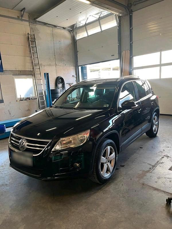 Schwarz Gebraucht 2011 VW Tiguan SUV | 5.999 € (Guter Preis) - Bild 1/4