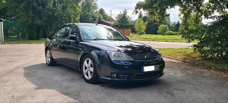 Schwarz Gebraucht 2002 Ford Mondeo ST Limousine | 2.850 € (Fairer Preis) - Bild 1/4