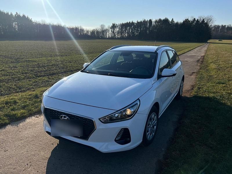Gebraucht Hyundai i30 120 PS (88 kW) 2017 Weiß Kombi