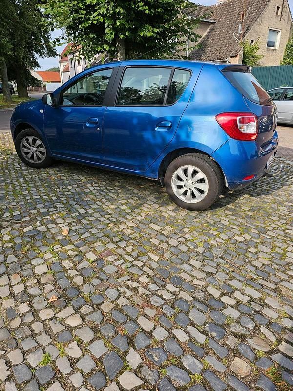 Blau Gebraucht 2015 Dacia Sandero Kleinwagen | 5.500 € (Superpreis) - Bild 1/4
