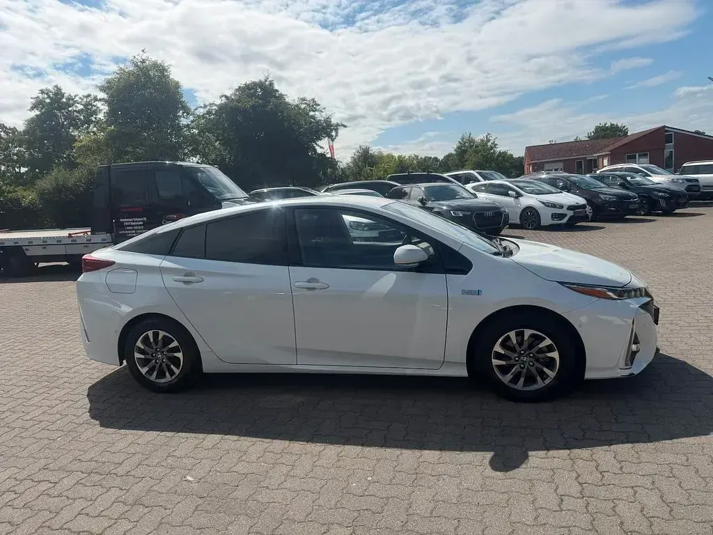 Gebraucht Toyota Prius 98 PS (72 kW) 2020 Weiß Kleinwagen