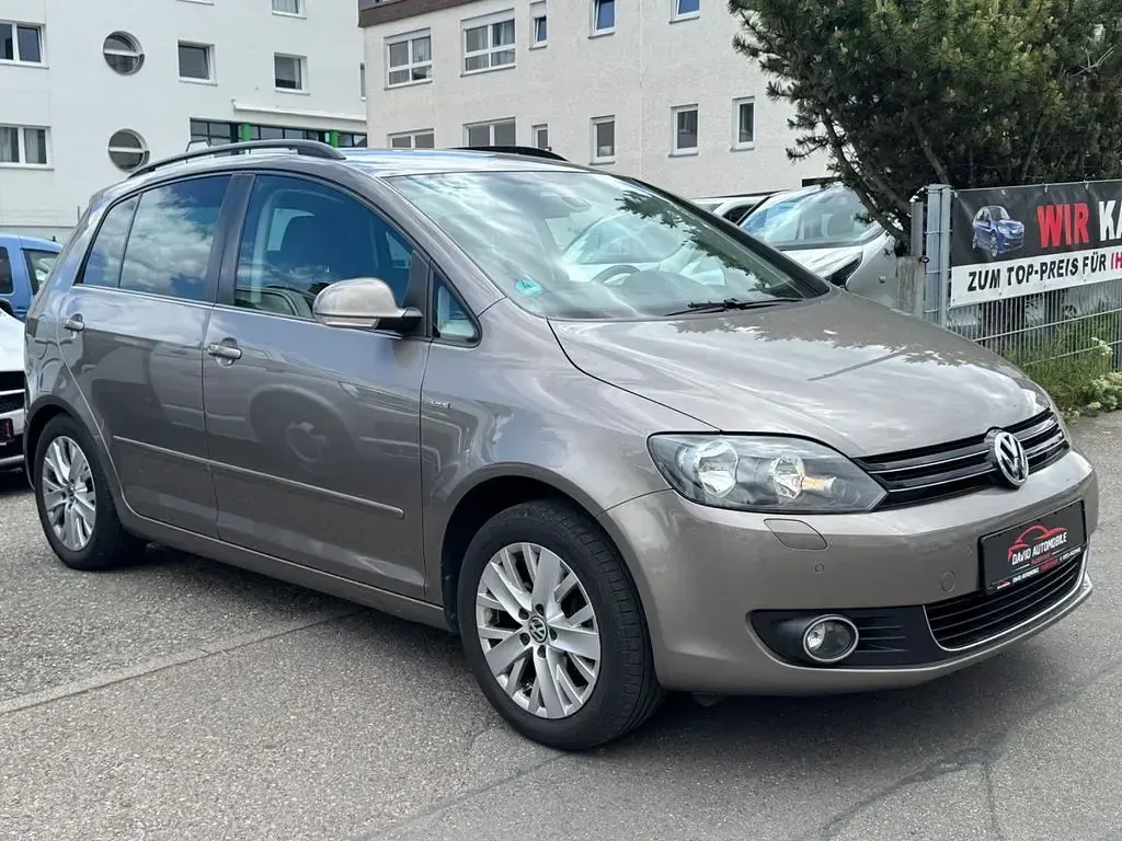 Second-hand VW Golf VII Life 122 CP (89 kW) 2013 Maro Berlinǎ