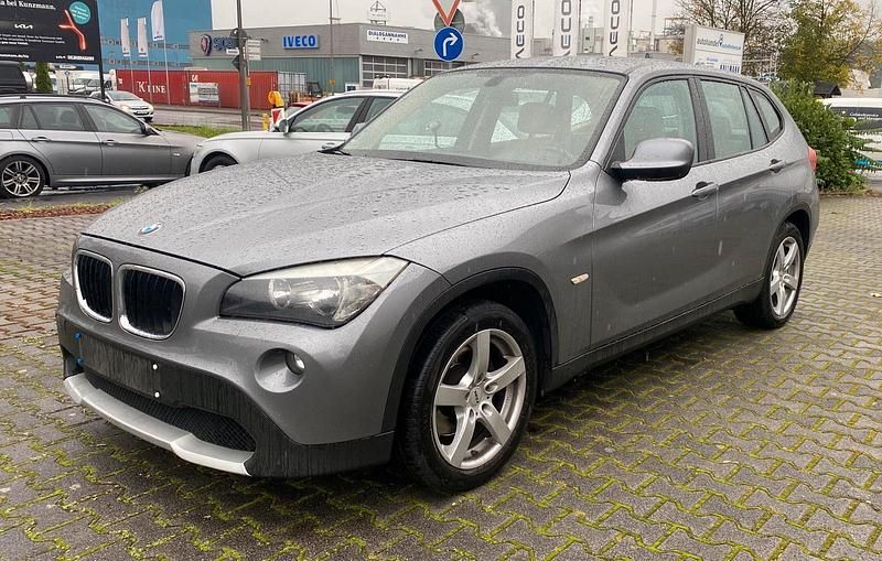 Grau Gebraucht 2011 BMW X1 SUV | 6.299 € (Superpreis) - Bild 1/4