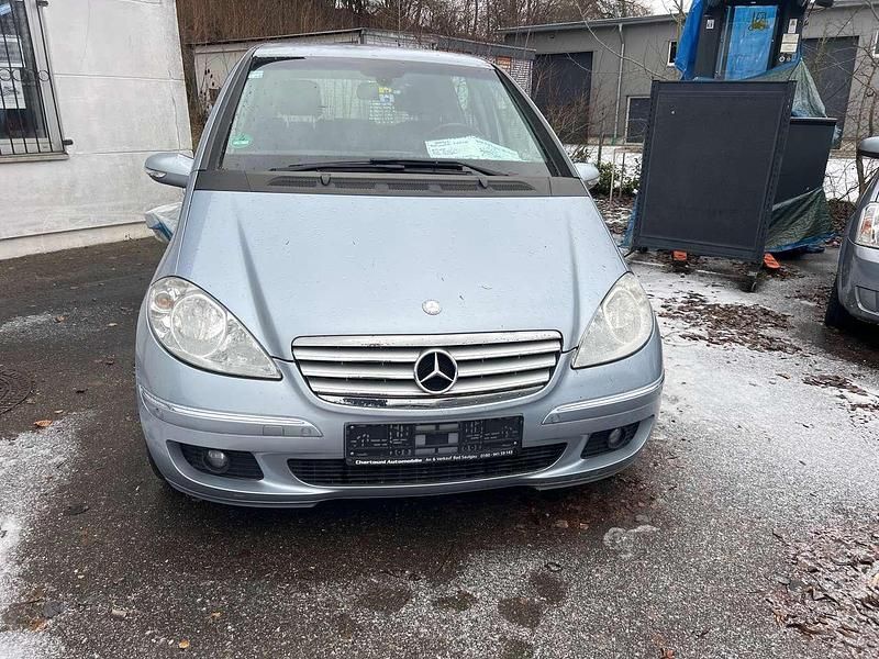 Blau Gebraucht 2007 Mercedes A180 Elegance Limousine | 2.400 € (Superpreis) - Bild 1/4