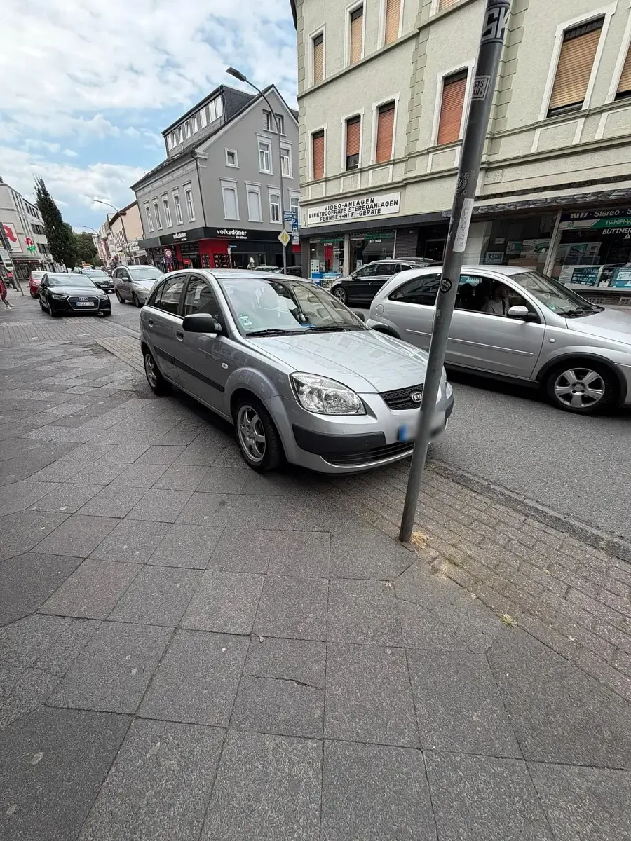 Gebraucht Kia Rio Attract 75 PS (55 kW) 2009 Grau Kleinwagen
