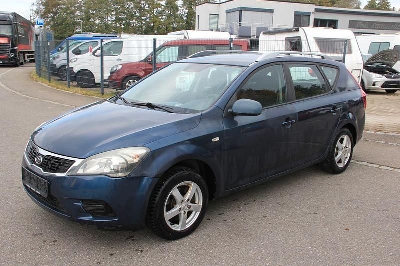 Blau Gebraucht 2010 Kia Ceed Sportswagon LX Kombi | 1.450 € (Superpreis) - Bild 1/4