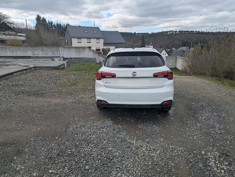 Gebraucht Fiat Tipo 120 PS (88 kW) 2017 Weiß Kombi