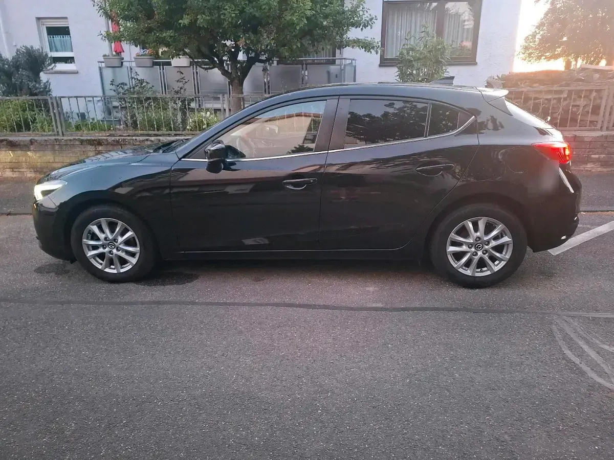 Używany Mazda 3 150 KM (110 kW) 2017 Czarny Sedan/Limuzyna