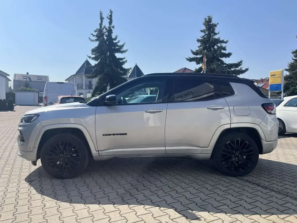 Gebraucht Jeep Compass 180 PS (132 kW) 2022 Silber SUV