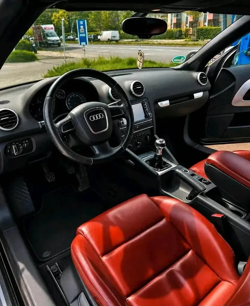 Gebraucht Audi A3 Cabriolet 105 PS (77 kW) 2012 Schwarz Cabrio