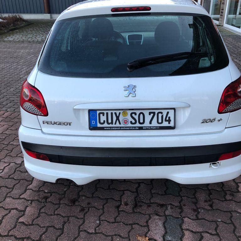 Gebraucht Peugeot 206 60 PS (44 kW) 2010 Weiß Limousine