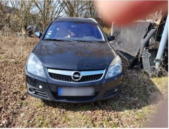 Schwarz Gebraucht 2008 Opel Vectra Kombi | 1.000 € (Superpreis) - Bild 1/4